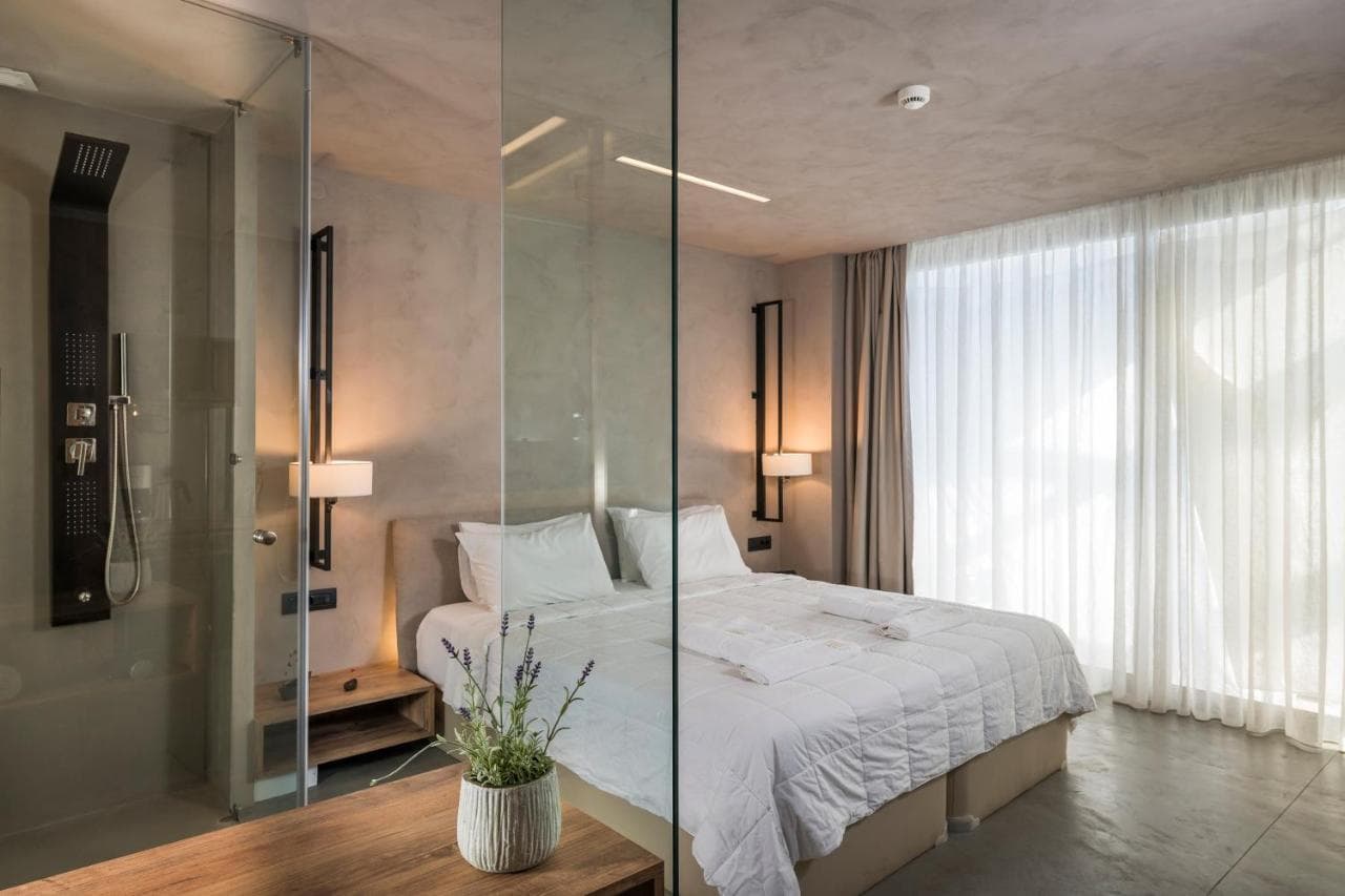 Icarus Hotel