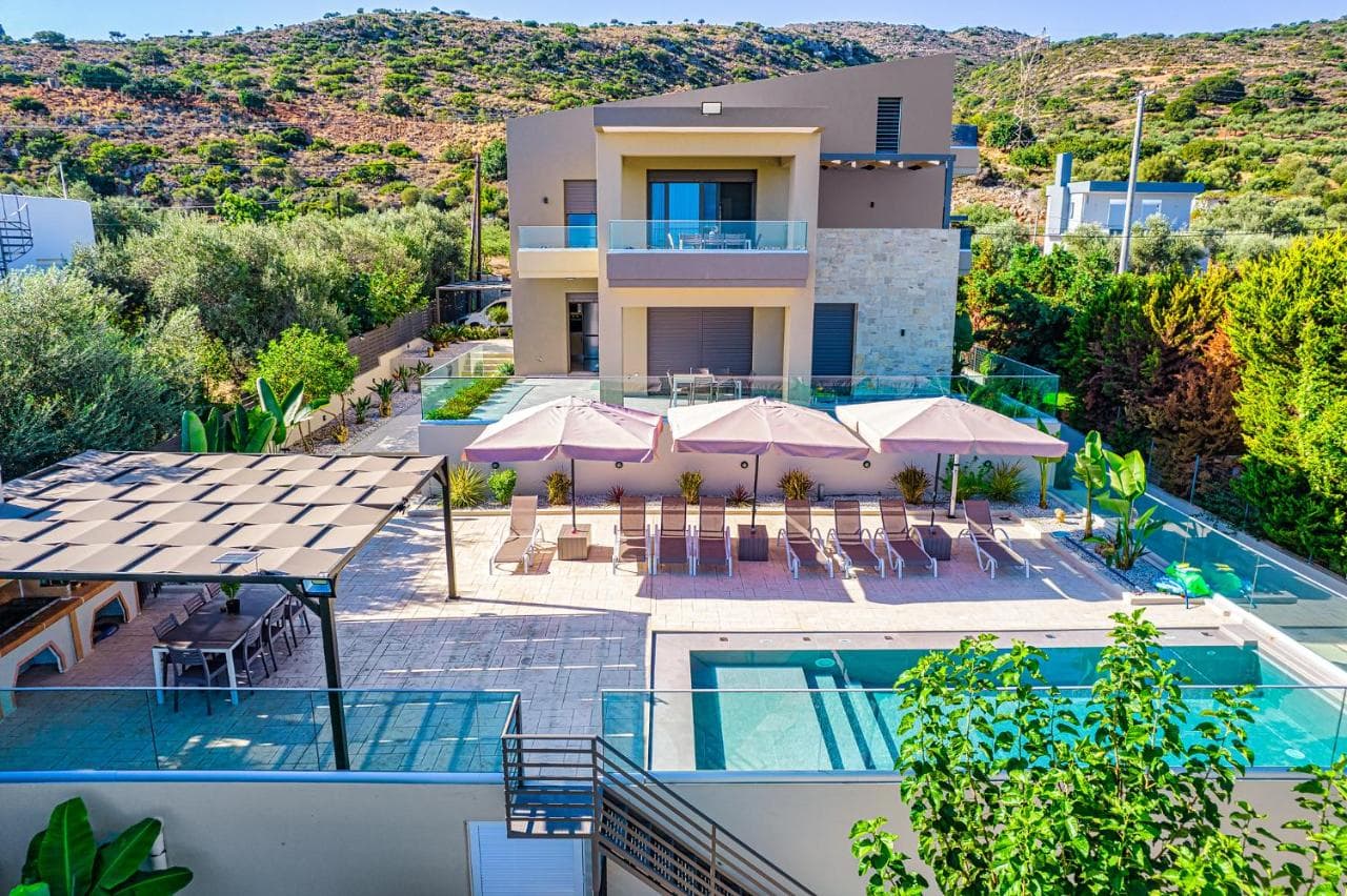 Chris and Stratos villa with private ecologic pool and kid's playground!