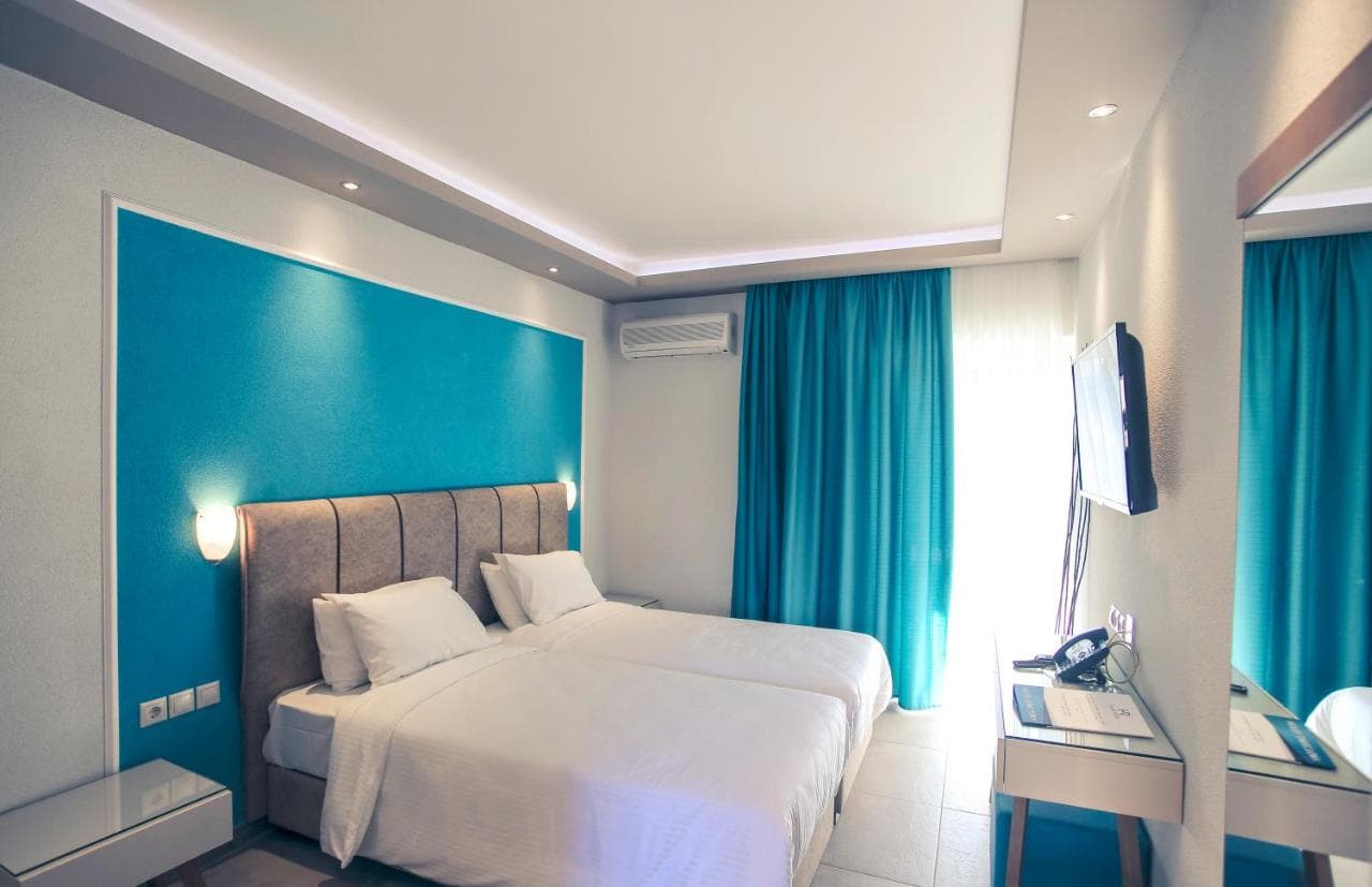 Royal Hotel and Suites