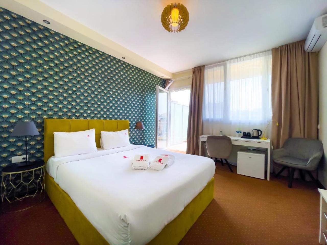 City Plaza Apartments & Rooms