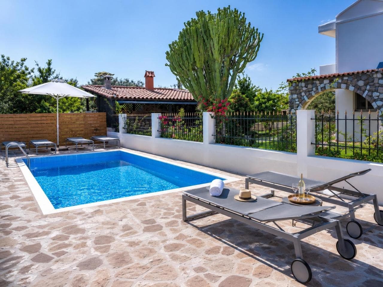 Villa Elysian Private pool & garden view
