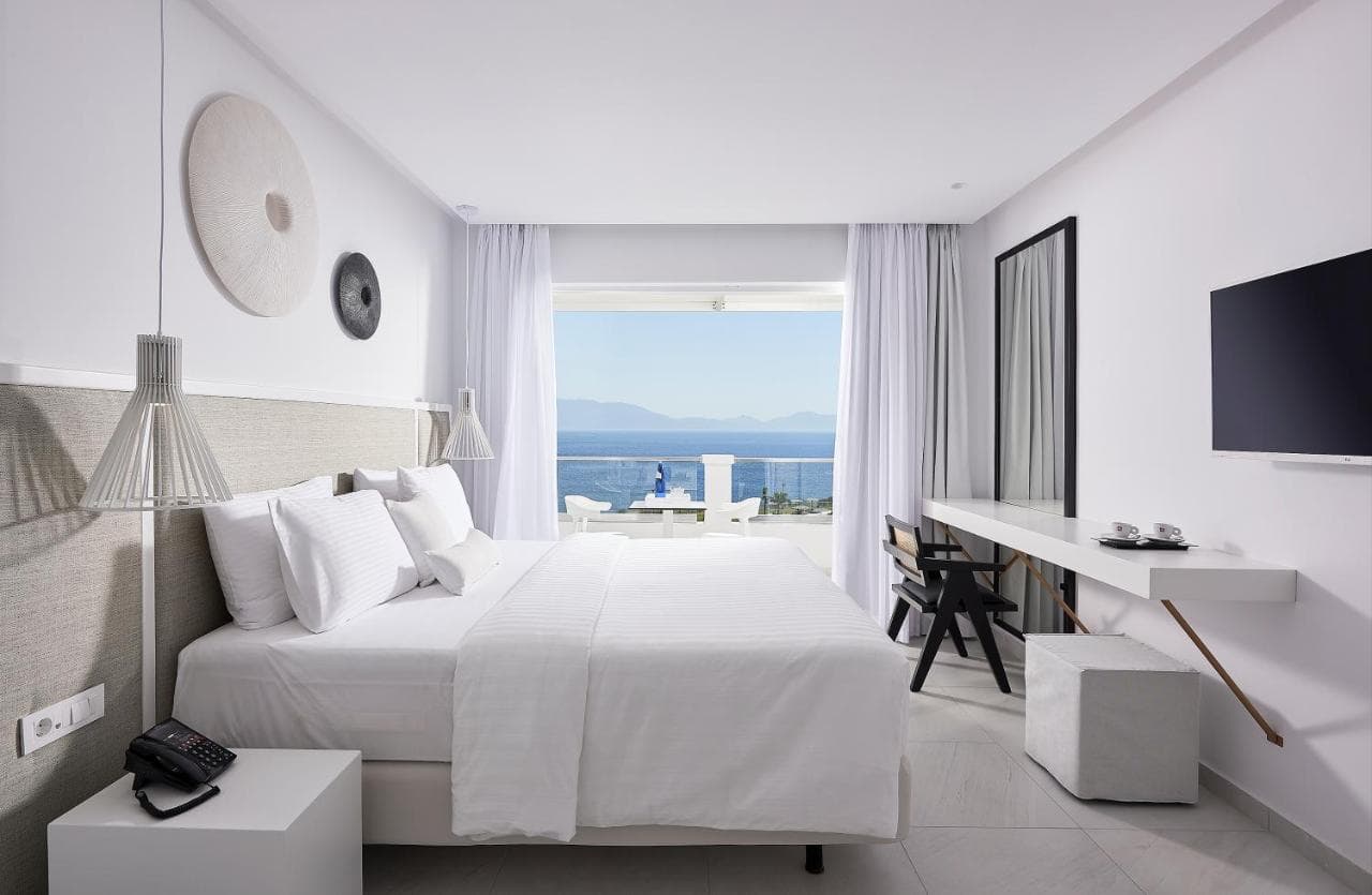Dimitra Beach Hotel & Suites