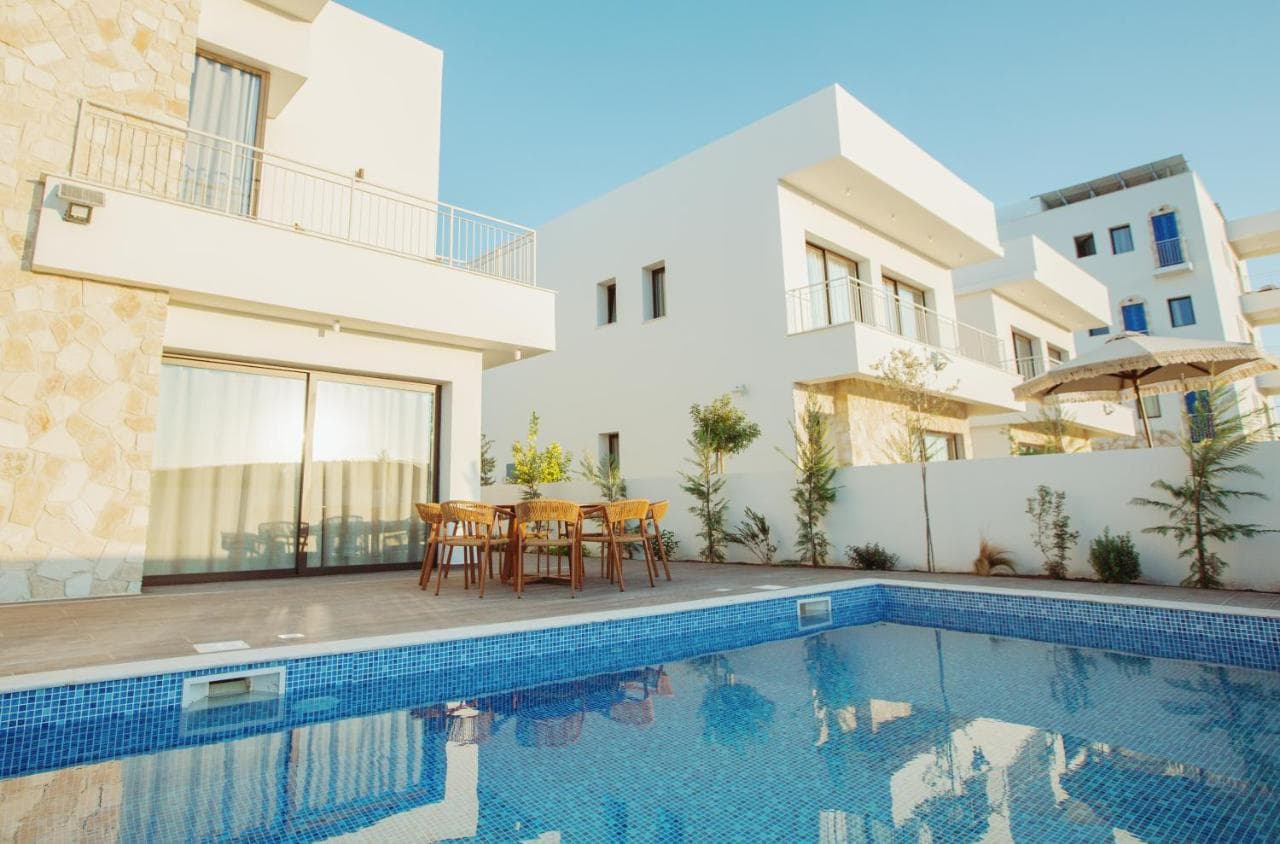 Larnaca LIV & CO Suites