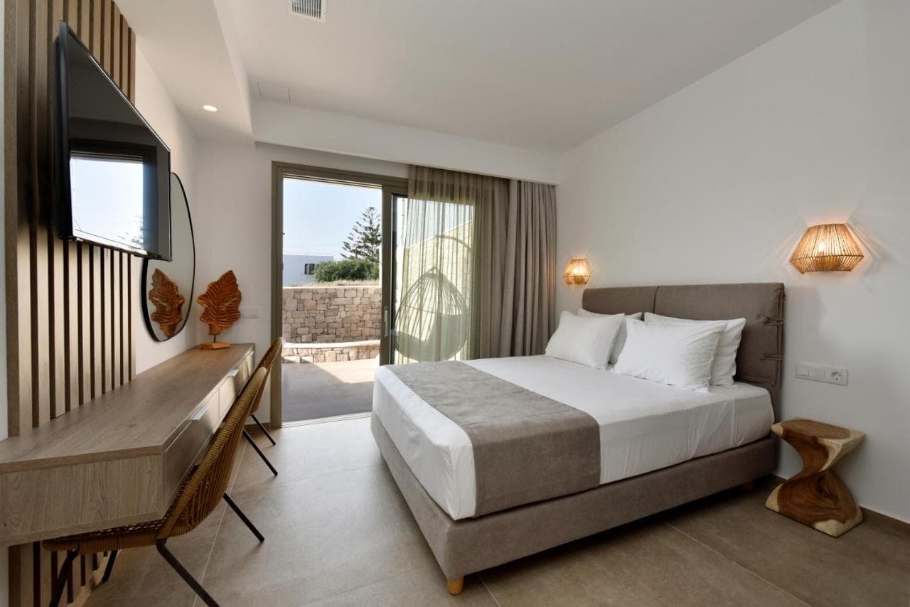 Anais Milos Suites