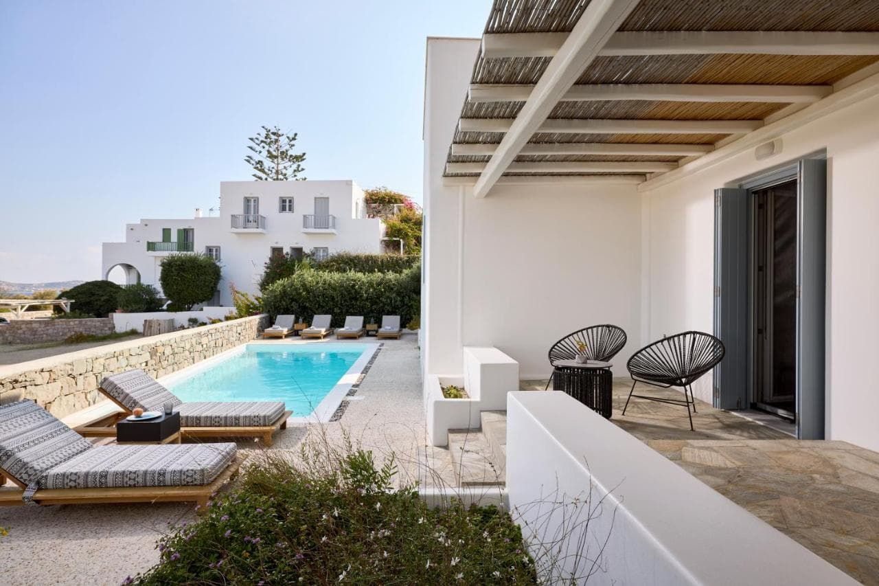 Manesis Suites