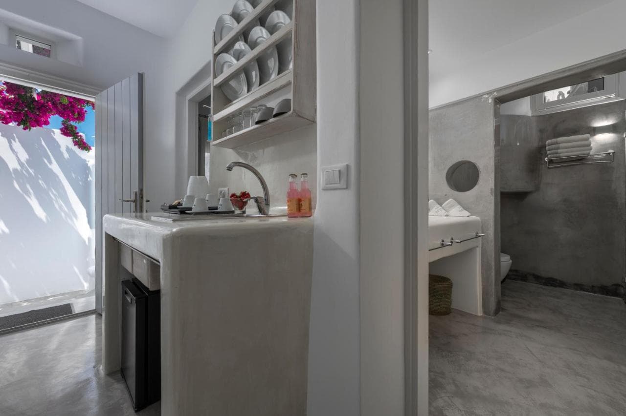 Flaskos Luxury Suites