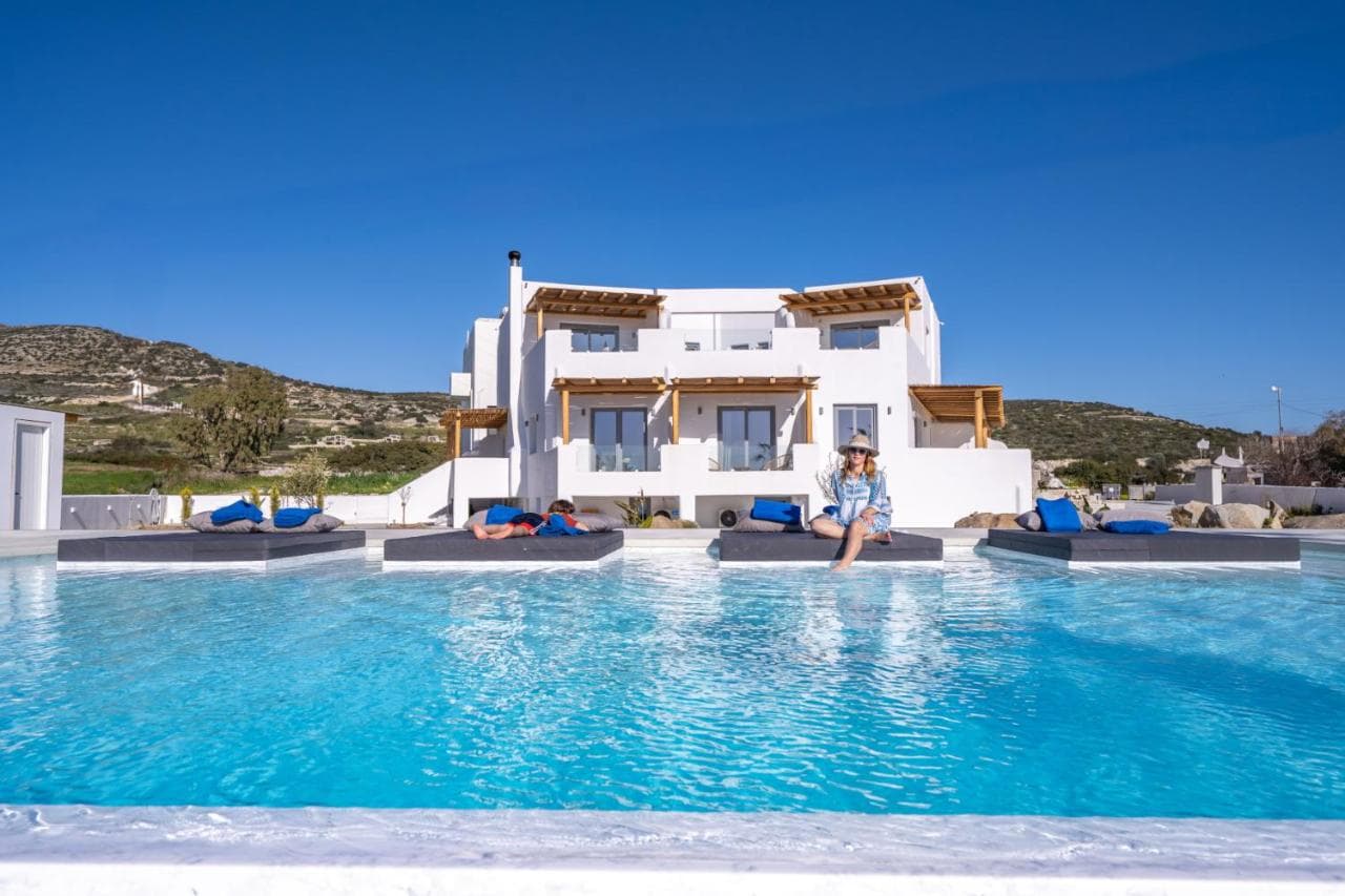 Kastraki Riviera Suites