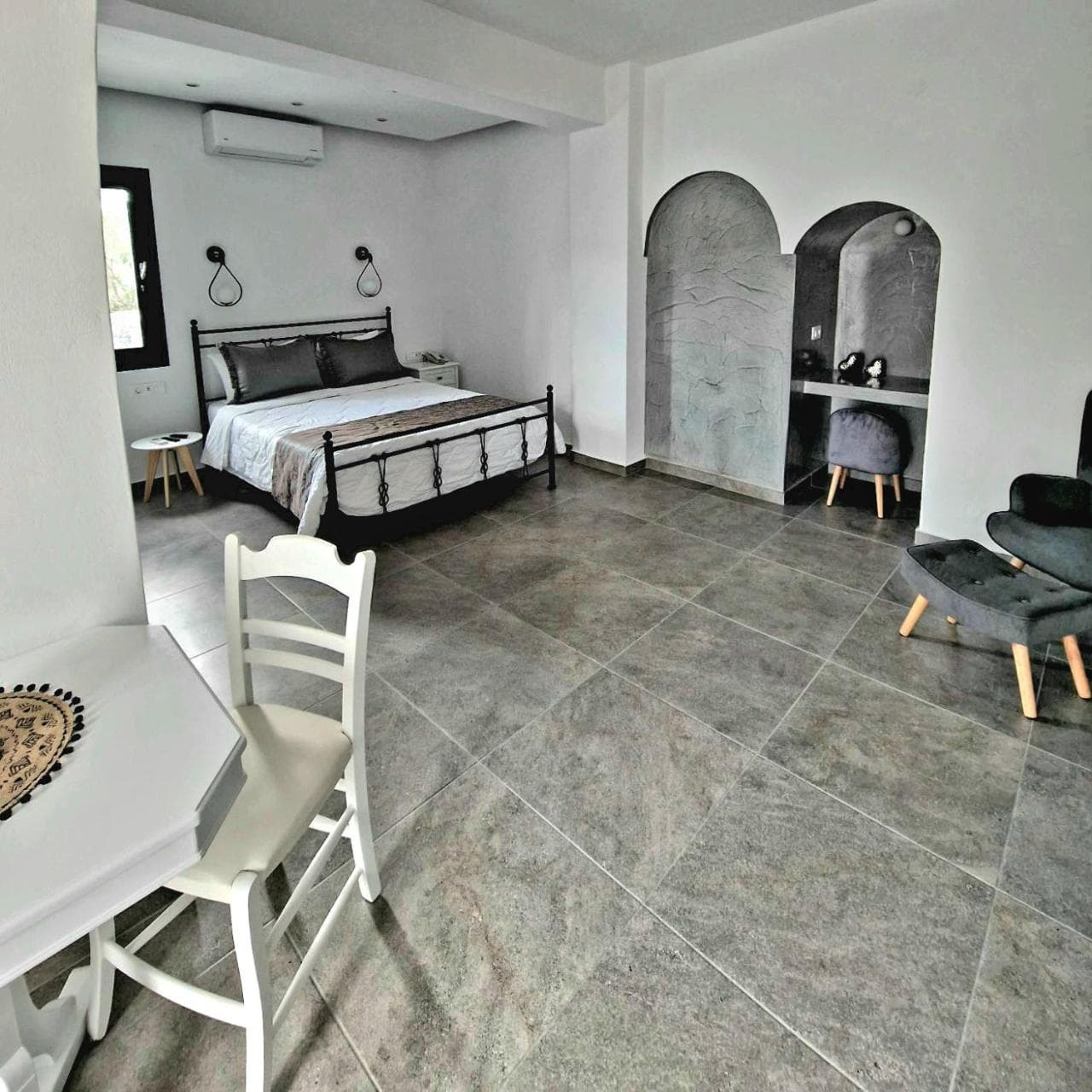 Anthonas Apartments