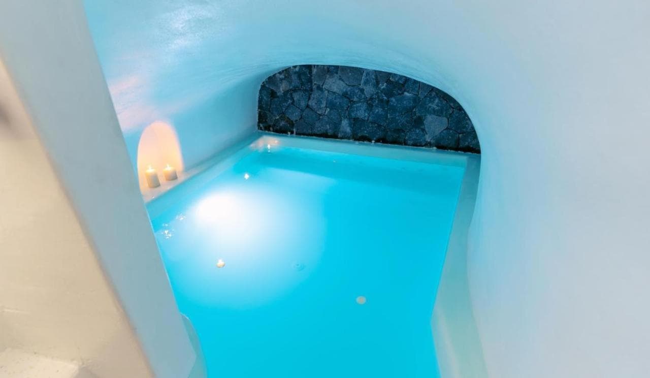 Argy's Luxury Caves
