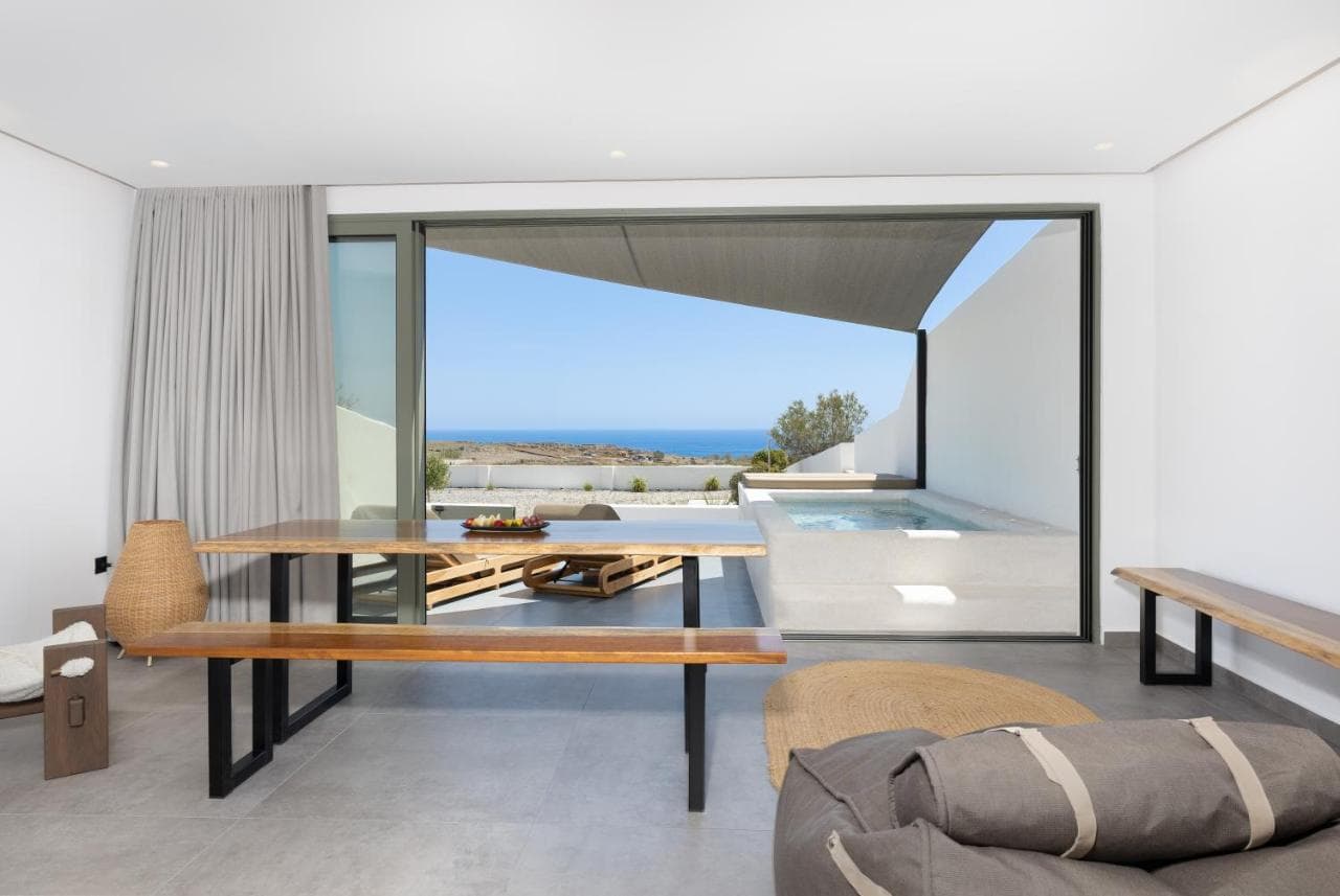 Acro Caldo Suites