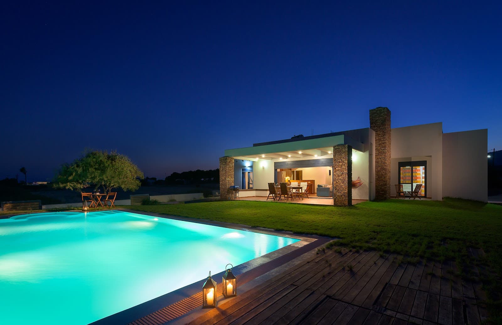 Cristelia Seafront & Pool Villa